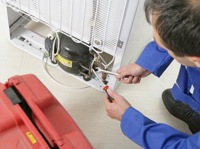 що робити якщо зламався холодильник